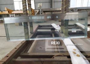 ¿Cómo mejorar la propiedad de unión del vidrio laminado SGP multicapa con pieza de acero inoxidable incorporada?